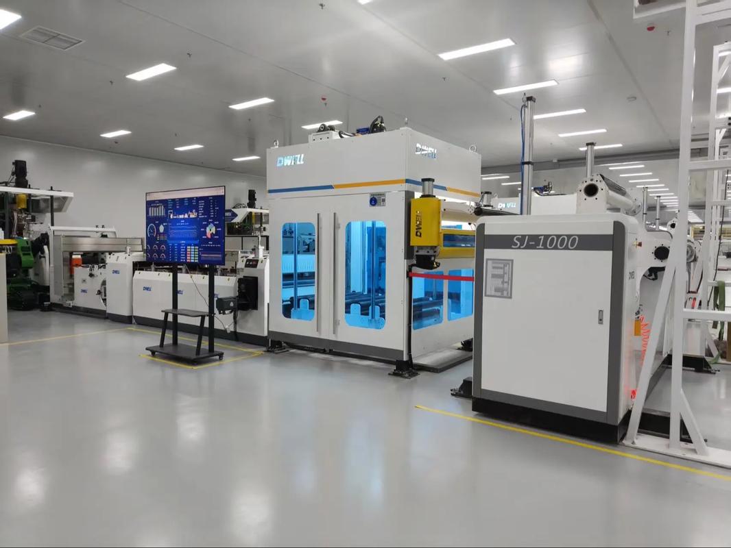 工廠設(shè)備裝機(jī)現(xiàn)場 杰偉機(jī)械熱成型吸塑與擠出生產(chǎn)設(shè)備實(shí)景展示